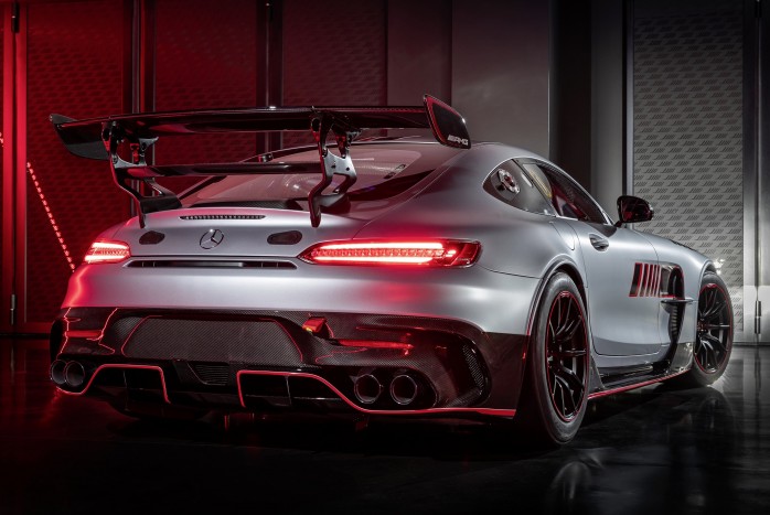 Extrém játékszert épített ügyfeleinek a Mercedes-AMG 9