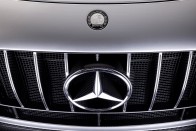 Extrém játékszert épített ügyfeleinek a Mercedes-AMG 27