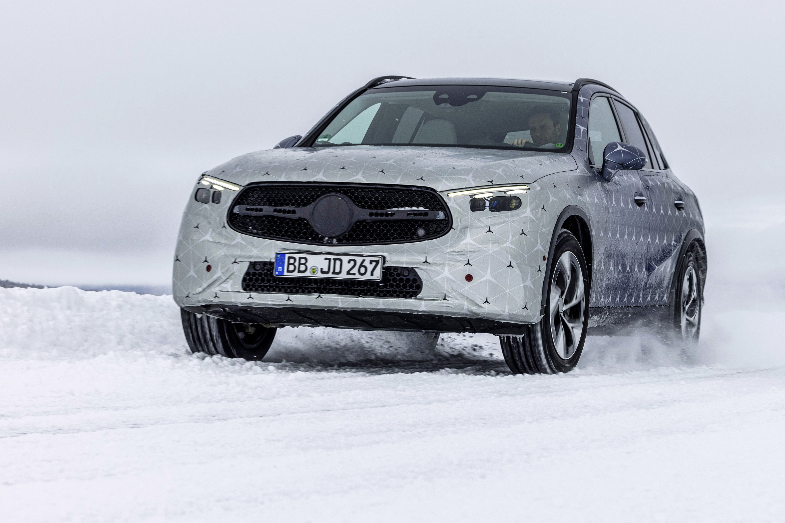Ősszel jön a Mercedes új kompakt terepjárója 12
