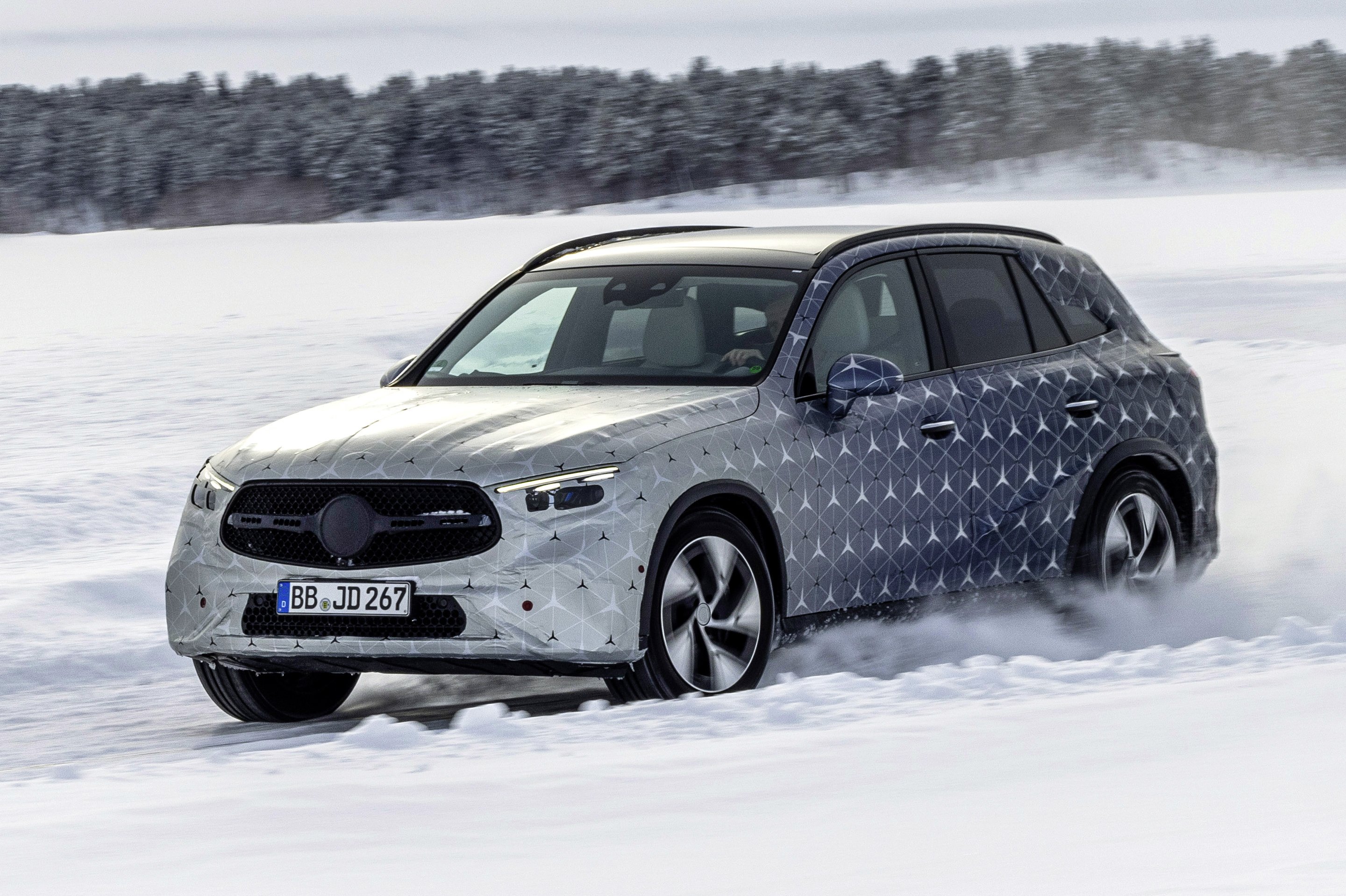 Ősszel jön a Mercedes új kompakt terepjárója 14