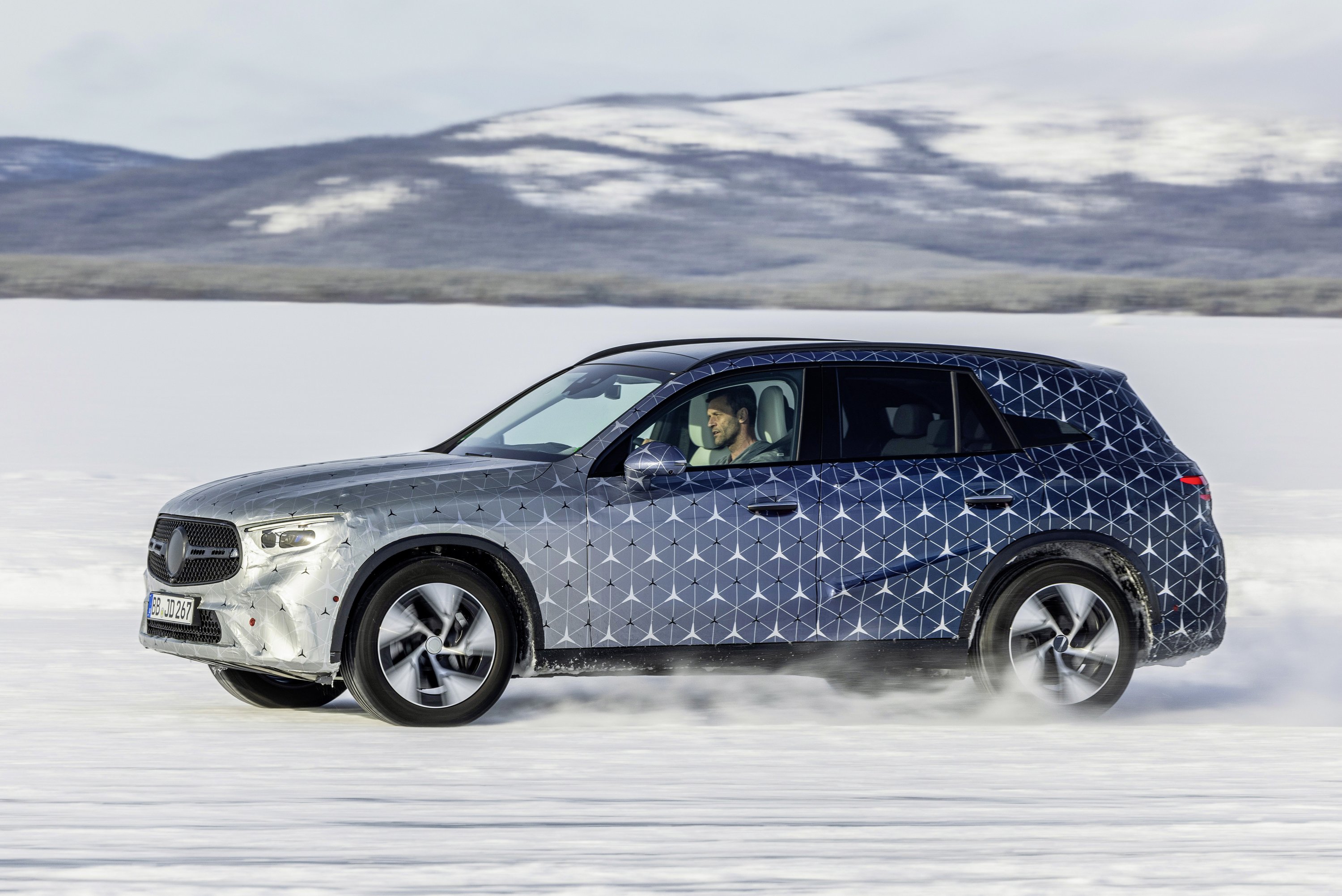 Ősszel jön a Mercedes új kompakt terepjárója 15
