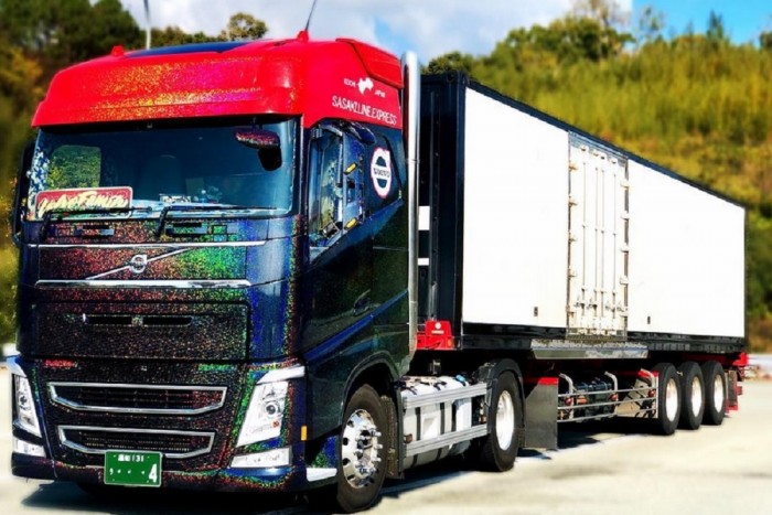 Menő kamionnal jár ez a japán hölgy 1