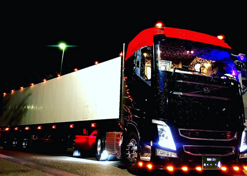 Menő kamionnal jár ez a japán hölgy 4