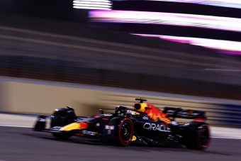 Verstappen tarolt az utolsó napon, új pilóta debütálhat az F1-ben