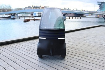 Ez a villanyautó átfér egy ajtónyíláson