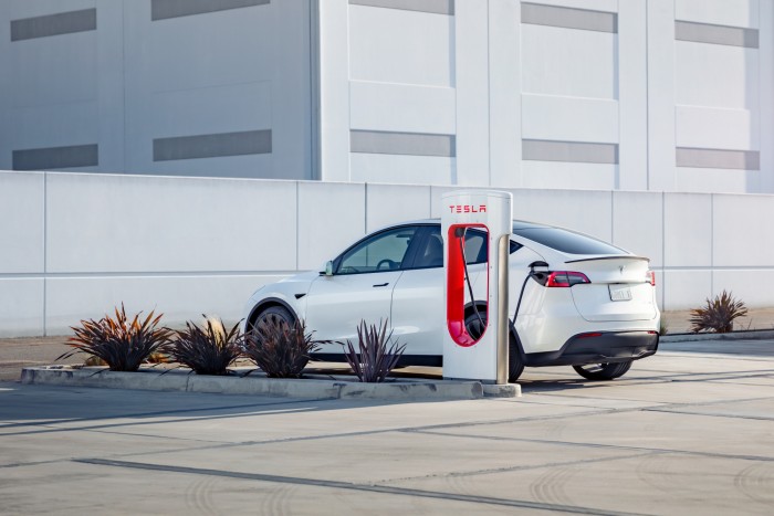 A poklok poklát járták meg a brit Tesla-tulajdonosok karácsonykor 1 | Vezess A poklok poklát járták meg a brit Tesla-tulajdonosok karácsonykor 1
