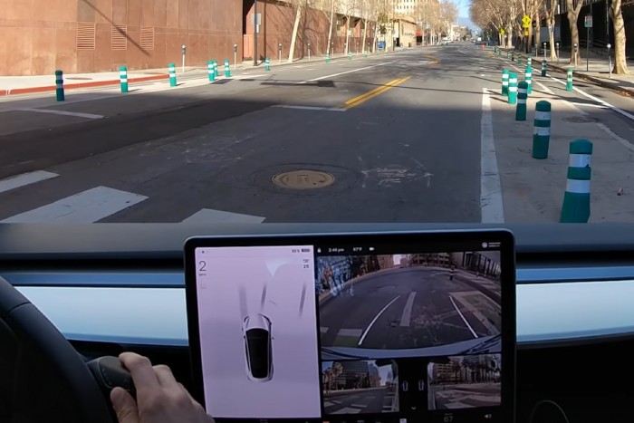 Dagad a botrány, kirúgta szivárogtatóját a Tesla