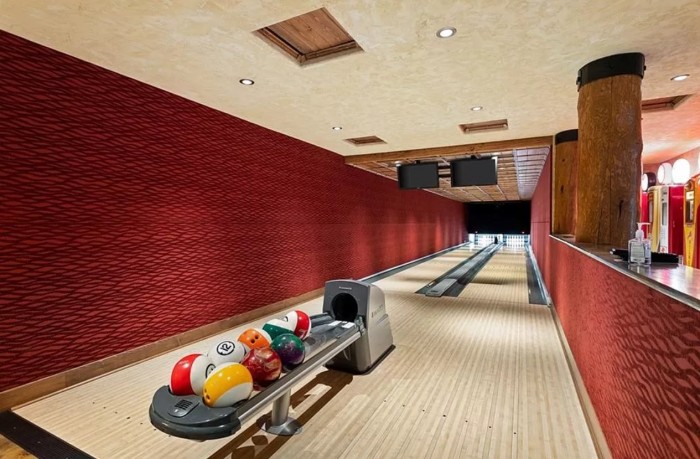 Eladja otthonát a híres autóversenyző 7