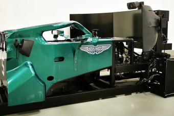 Forma-1-es autóból faragtak szimulátort Vettelnek