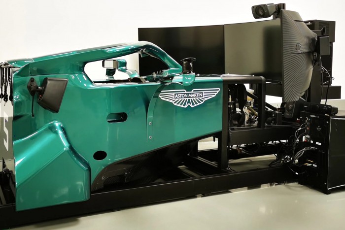 Forma-1-es autóból faragtak szimulátort Vettelnek