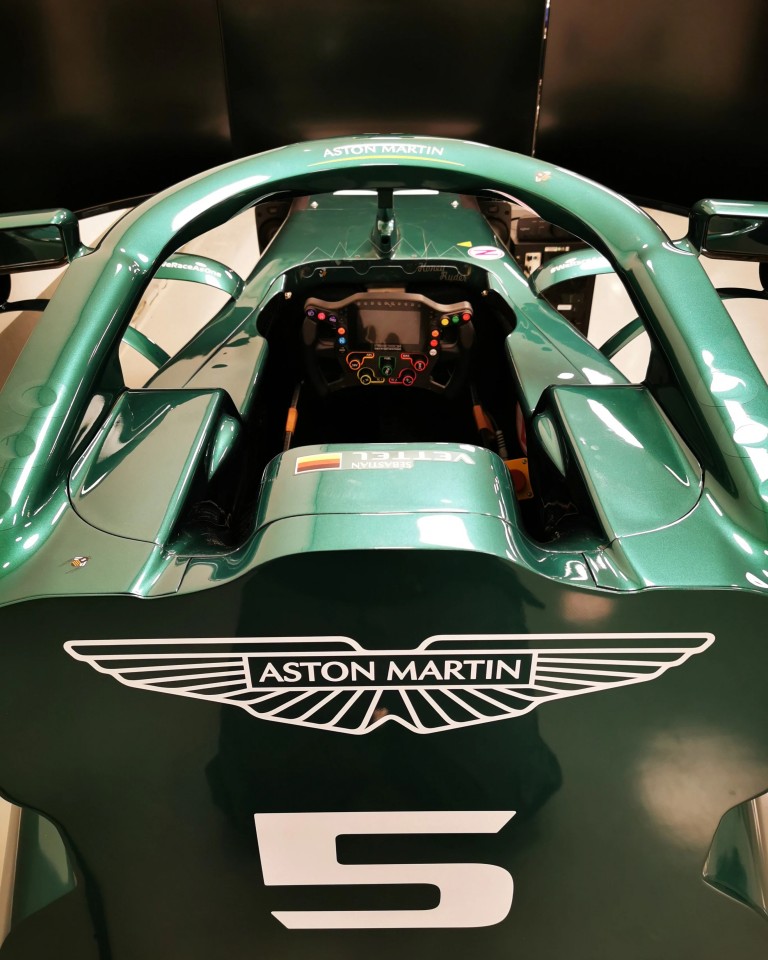 Forma-1-es autóból faragtak szimulátort Vettelnek 2 | Vezess Forma-1-es autóból faragtak szimulátort Vettelnek 2