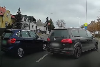 Szívózott minden autóssal, aki arra járt, a fedélzeti kamera buktatta le