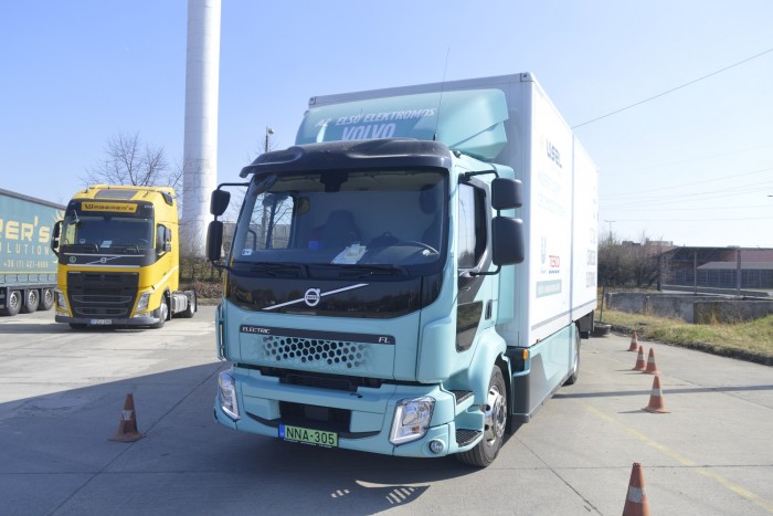 Igazi csajmágnes ez a Volvo teherautó 43 Igazi csajmágnes ez a Volvo teherautó 43