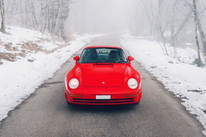 Ennek a Porsche 959-esnek nem volt kapzsi a tulaja, és használta az autót 1 Ennek a Porsche 959-esnek nem volt kapzsi a tulaja, és használta az autót 1