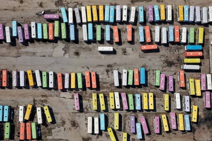 Az elhagyatott, kirgiz busztemető színesebb, mint gondolnád