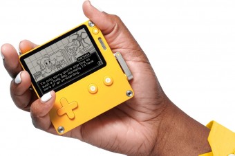 Formabontó kurblis konzol, ami kilóg a tömegből