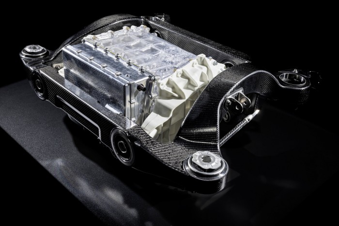 Gyártásba kerülnek az űrhajó-Mercedes technológiái 7