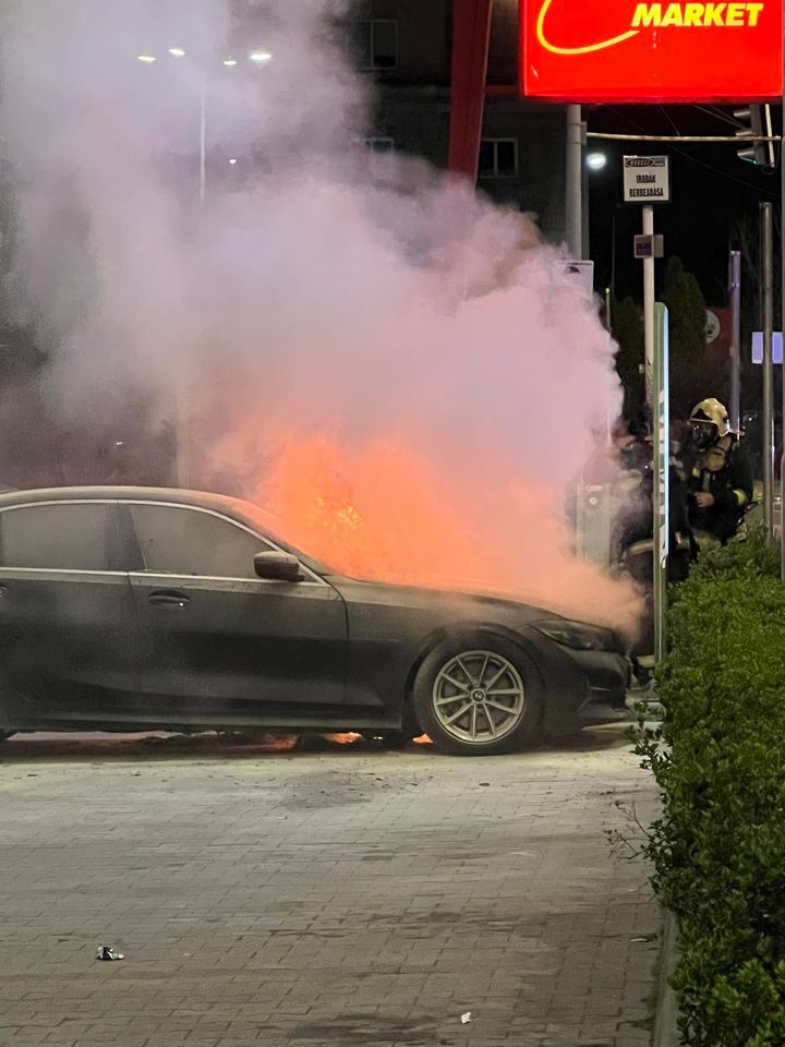 Elektromos BMW gyulladt ki a Hungária körúton 1