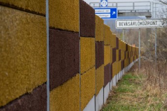 Vadonatúj falakkal kísérleteznek a hazai utakon
