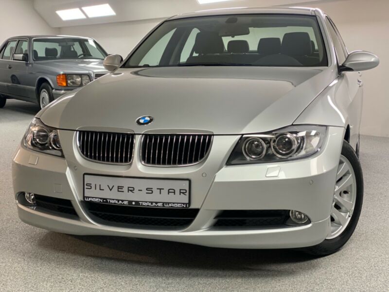 Használni vagy eltenni lenne jó ezt az újként megőrzött 3-as BMW-t? 2