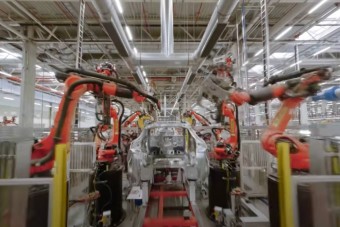 Drónszemmel szürreális élmény az új európai Tesla-gyár 