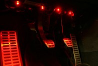 Minden sofőr rémálma történt meg Oroszországban ‒ „magától” gyorsult az autó 2