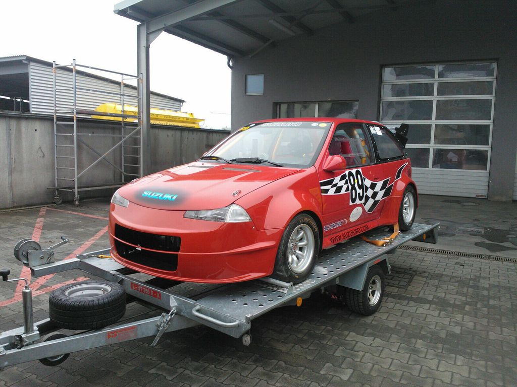 4,5 millióért mérik a kívül-belül kegyetlen régi Suzuki Swiftet 2