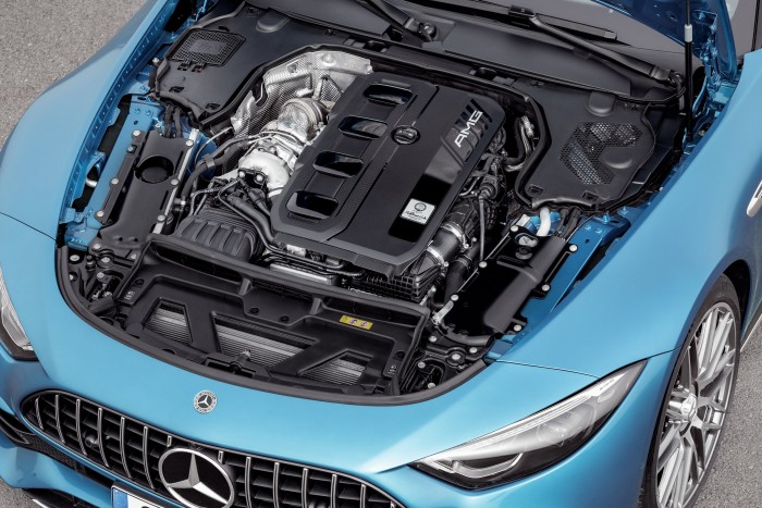 Forma-1 technológiát visz utcára a Mercedes 6