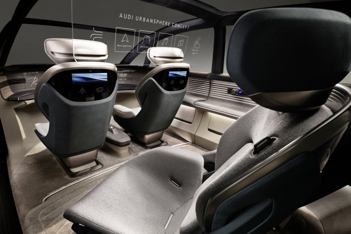 Ez a kocsi kigördíti utasai elé a vörös szőnyeget 7 | Vezess Ez a kocsi kigördíti utasai elé a vörös szőnyeget 7