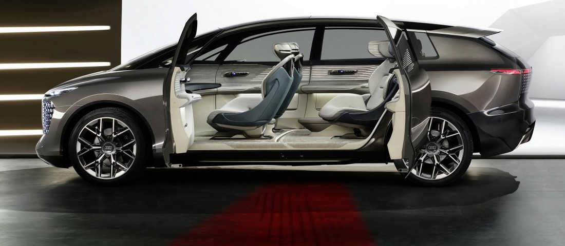 Ez a kocsi kigördíti utasai elé a vörös szőnyeget