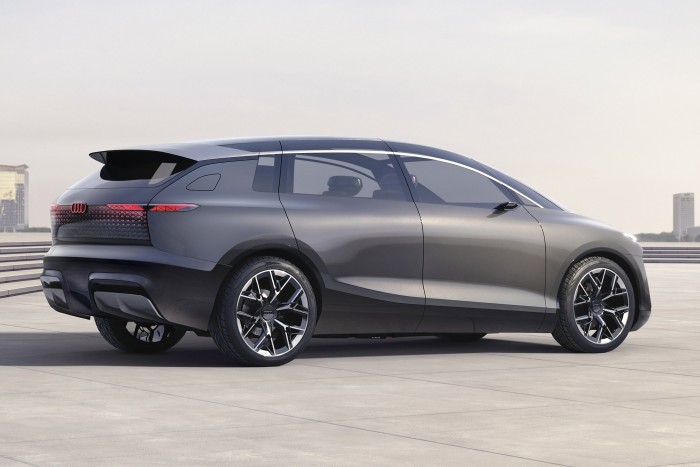 Ez a kocsi kigördíti utasai elé a vörös szőnyeget 12 | Vezess Ez a kocsi kigördíti utasai elé a vörös szőnyeget 12