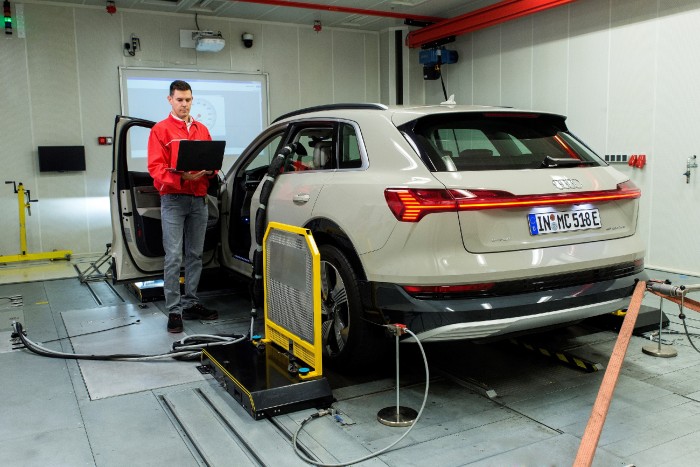 Megnéztük, mitől robbannak fel az Audi villanymotorjai 42 Megnéztük, mitől robbannak fel az Audi villanymotorjai 42