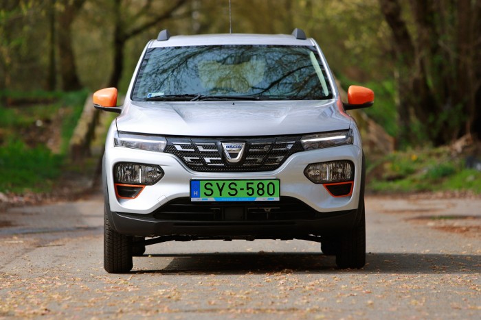 Ezt tudja a hazai piac legolcsóbb villanyautója, a Dacia Spring 7