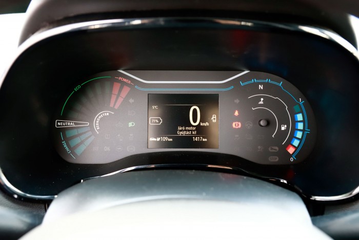 Ezt tudja a hazai piac legolcsóbb villanyautója, a Dacia Spring 12