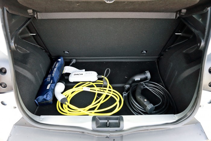 Ezt tudja a hazai piac legolcsóbb villanyautója, a Dacia Spring 10