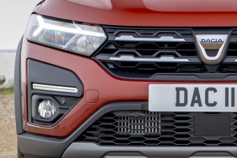 Ülései miatt bukott a nagycsaládos Dacia