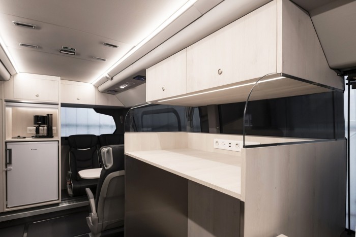 Meglepő, mi van ennek a busznak a belsejében 2 | Vezess Meglepő, mi van ennek a busznak a belsejében 2