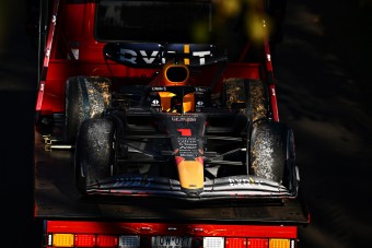 F1: Ezért gyulladt ki Verstappen autója 