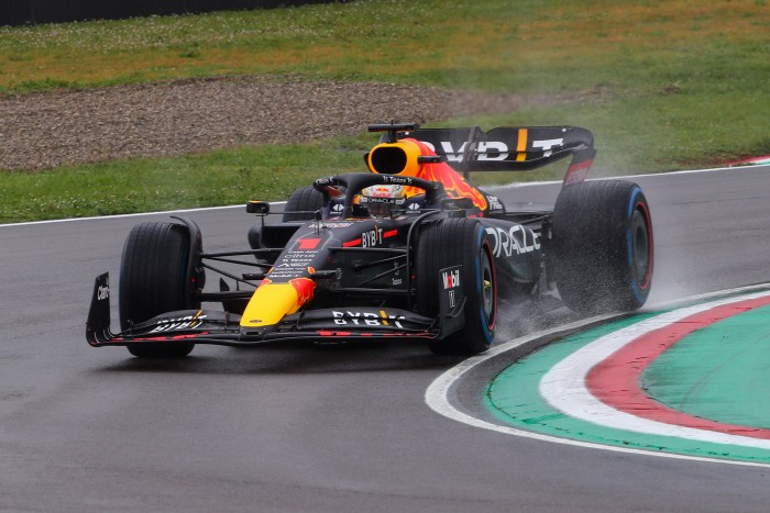 F1: Verstappen a pole-ban, Ferrari a falban az imolai időmérőn