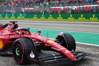 F1: A Ferrari hajszolta hibába Leclerc-t? 