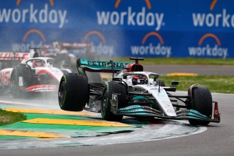F1: Russell jobb Hamiltonnál, változások jöhetnek