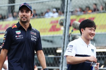 F1: Haladékot kapott Verstappen csapattársa