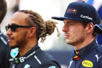 F1: Verstappen odapirított Hamiltonnak
