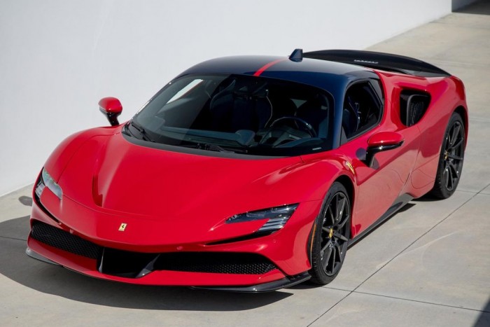 Csak egy Ferrari készült ilyen belsővel 6