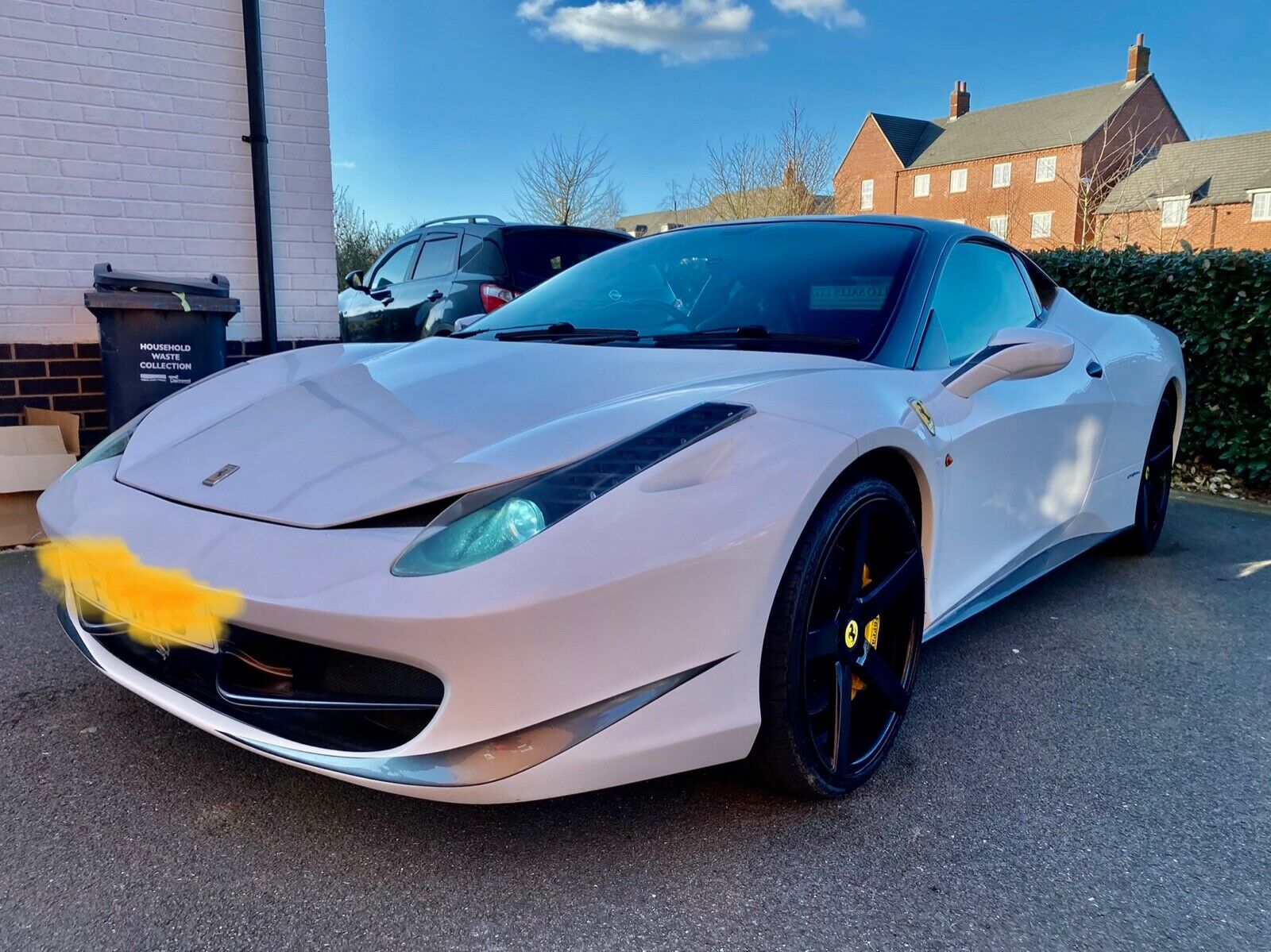 Hatalmas kamu ez a Ferrari, ráadásul rossz helyen hajt 1