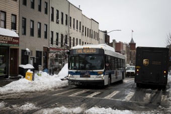 Civilek mószerolhatnak be buszosokat, fuvarozókat