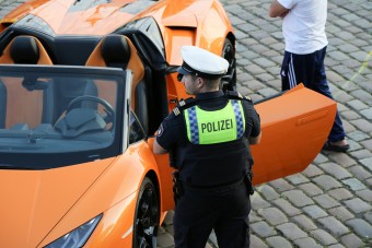 A szomszédban már el is kobozhatják a gyorshajtók autóit