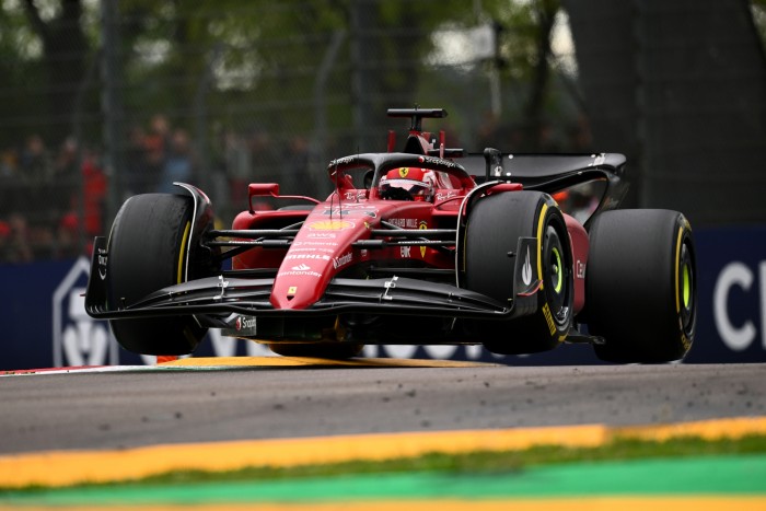 F1: Nagy árat fizethet mohósága miatt Leclerc