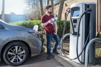 Ingyenpornót kaptak a villanyautósok