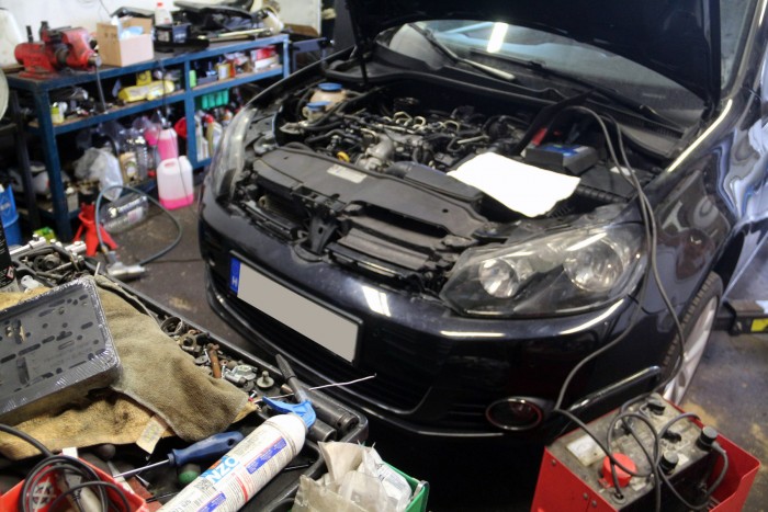 Elsikkasztotta az autót és a pénzt is